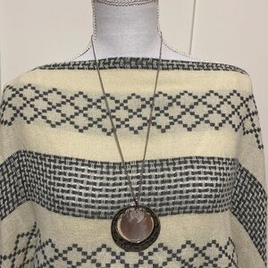 NWOT Long Silver Tone & She’ll Necklace!